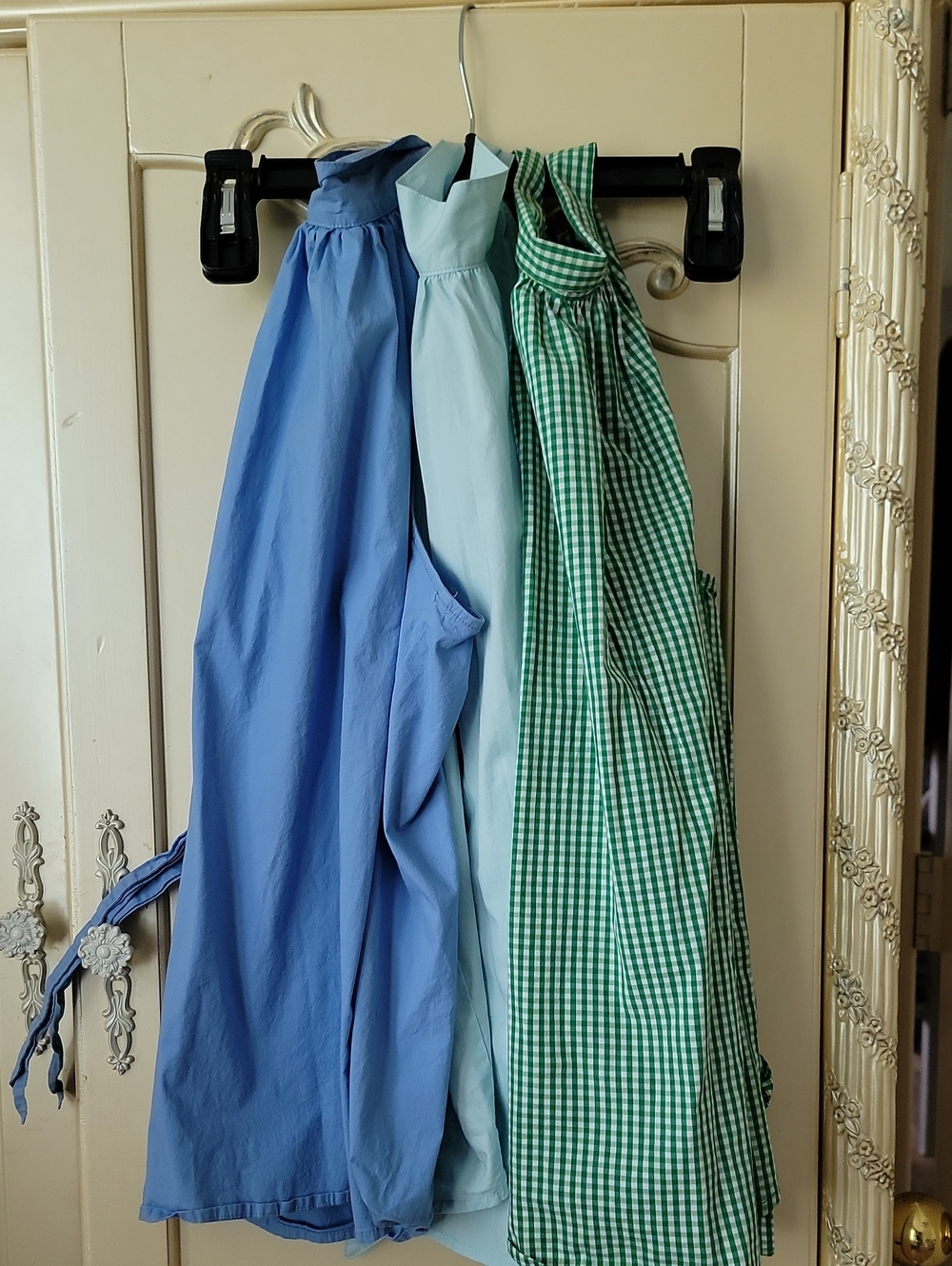 BANANA REPUBLIC, 3 Lightweight Sleeveless tops in Blue and Green